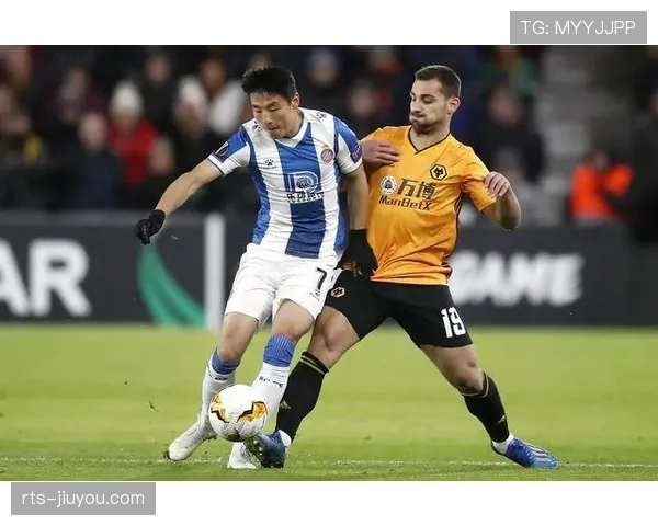 镜头捕捉：马赛门将保-洛佩斯怒吼指挥后防线造越位成功